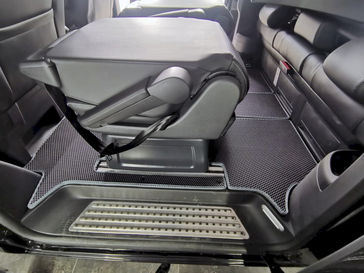 EVA автоковрики для Volkswagen T6.1 Multivan 2019-2024 (короткая база) — P9yDc0dhElQ resized